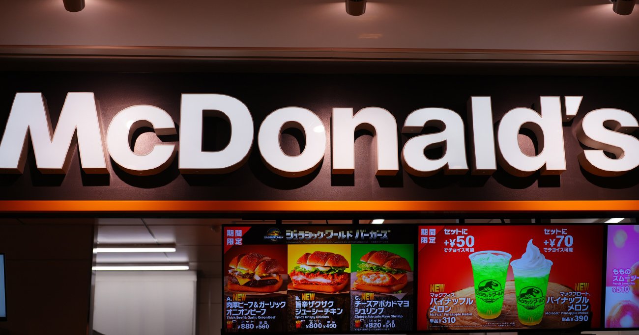 マクドナルド店舗の看板