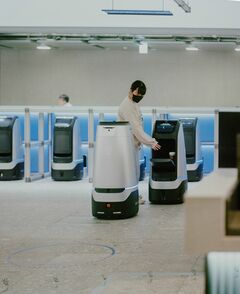 韓国IT社内で5G自動ロボット、世界初の試み