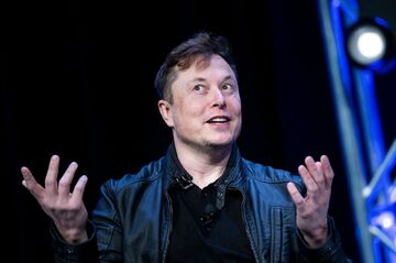 マスク氏、納税巡るウォーレン議員の批判に反撃
