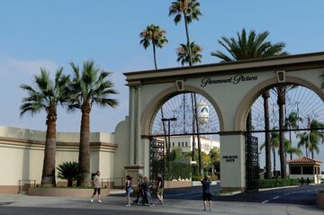 パラマウント、ワーナー買収へ委任状争奪戦の構え