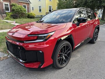 トヨタ米国販売トップSUV、なぜ突如として入手困難に?