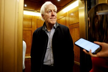 トランプ氏、上院のフィリバスター廃止に追い風　コーニン議員が支持表明