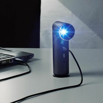 サンワ、三脚なしで天井や壁などに投影できるモバイルプロジェクター