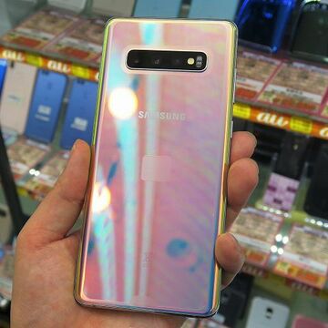 「Galaxy S10+」の海外版に新色！ 国内未発売のプリズムシルバーが登場