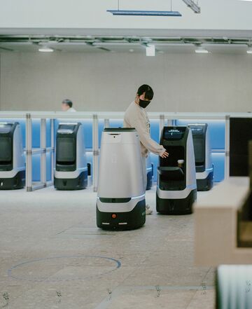 韓国IT社内で5G自動ロボット、世界初の試み