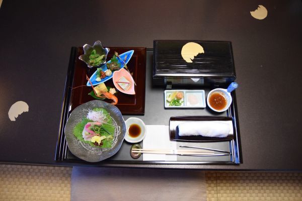 「四万温泉 鹿覗キセキノ湯 つるや」の夕食