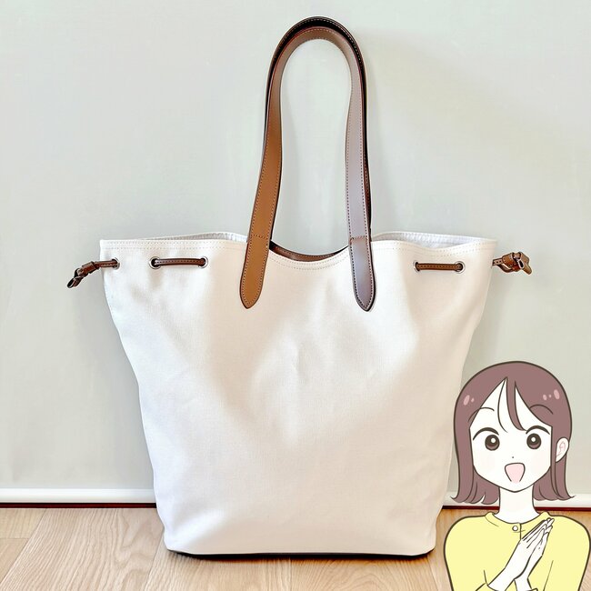 「かわいすぎんか？」「絶対ほしい」スタバの“カップみたいなショルダーバッグ”が素敵すぎる！「これから毎日使います」