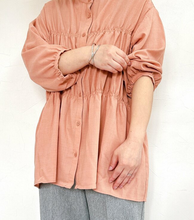 【ワークマン】華やかで大人かわいい！2300円の「着痩せトップス」お尻をまるっと隠せて、体型カバーもばっちり！