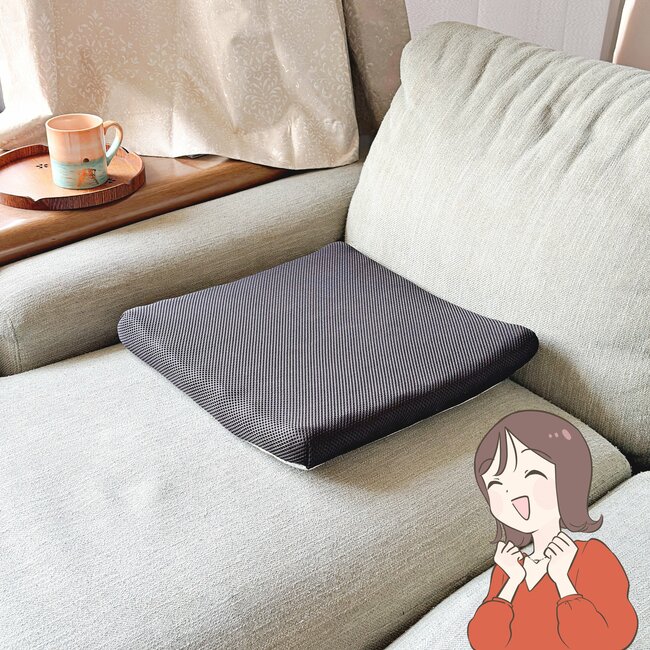 「おしりが楽！」「浮いているような感覚です」ニトリの“ソファみたいなクッション”座ってる時間が快適になった！「家族の分も追加で購入しました」