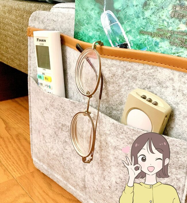 処方薬や郵便封筒がスッキリ…!ダイソーの“ソファに足せるポケット”年金や健康診断のお知らせをポイポイしまえるの!《購入レビュー》