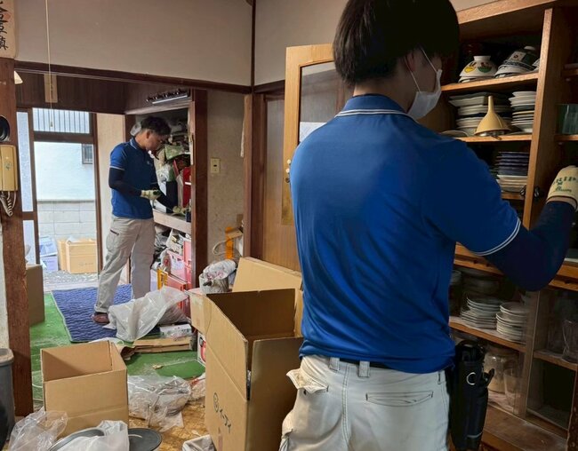 イーブイ片付けチャンネル提供写真「片づけのプロは動かず作業に集中」