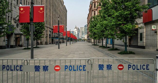 中国・上海の封鎖された道路