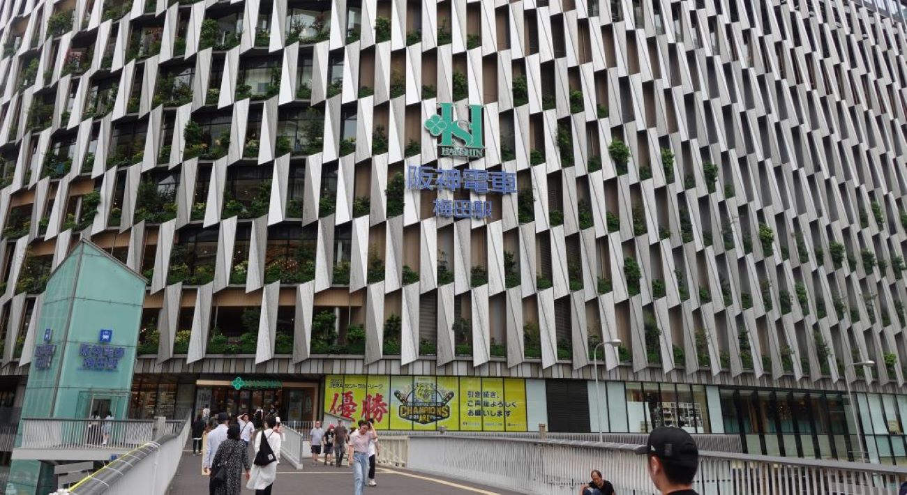阪神優勝セールに沸く阪神百貨店、同じグループなのに阪急うめだが「セールなし」のワケ