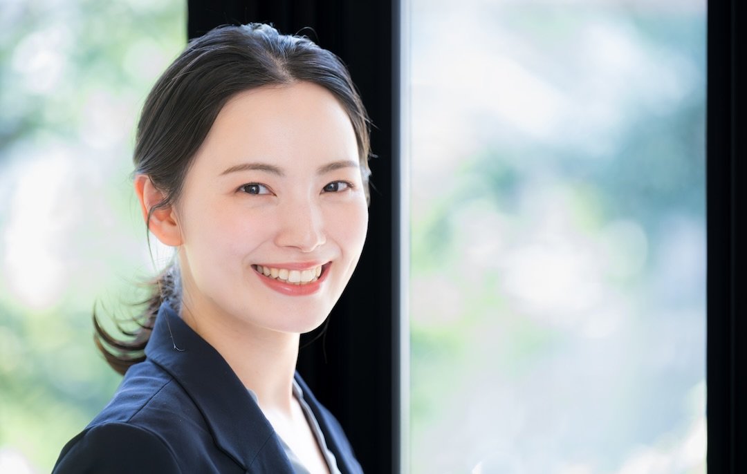 チャットで既読をつけたのにすぐに返信できない。感じのいい人は何と伝える？