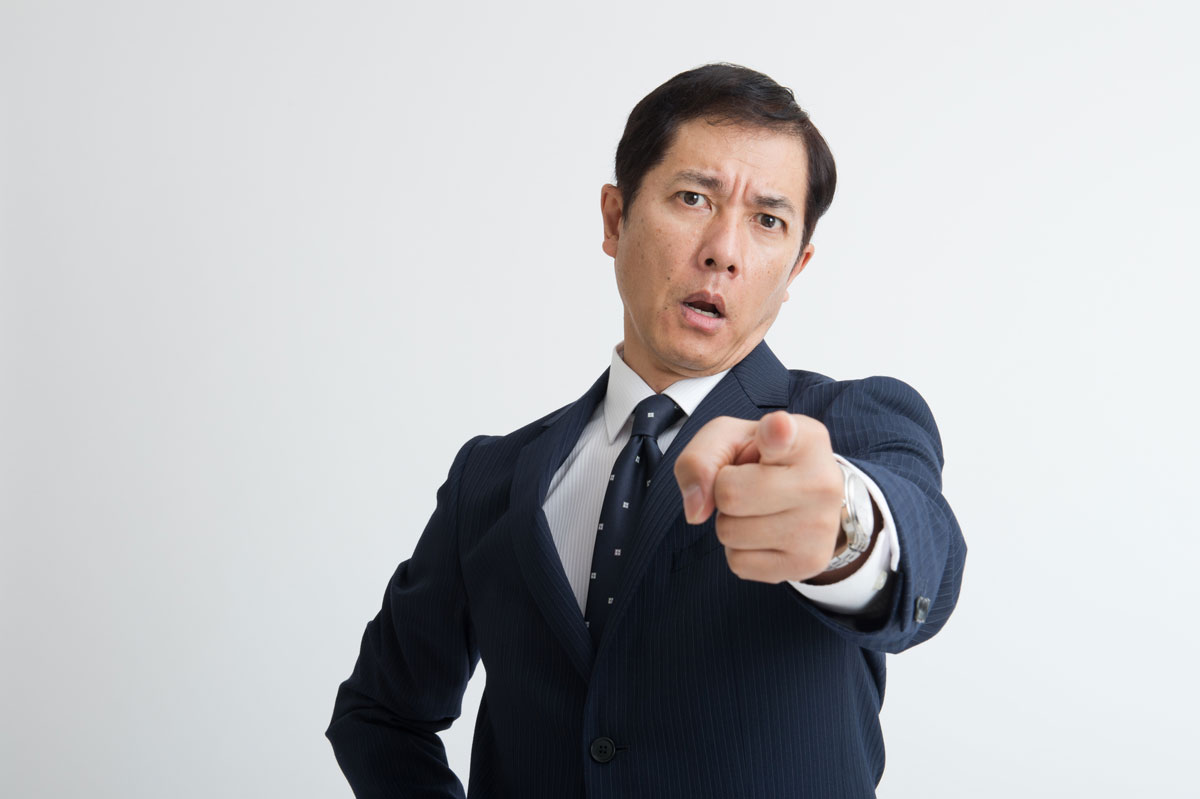 部下の活躍は許さない!幼稚なマウンティング上司への対処法