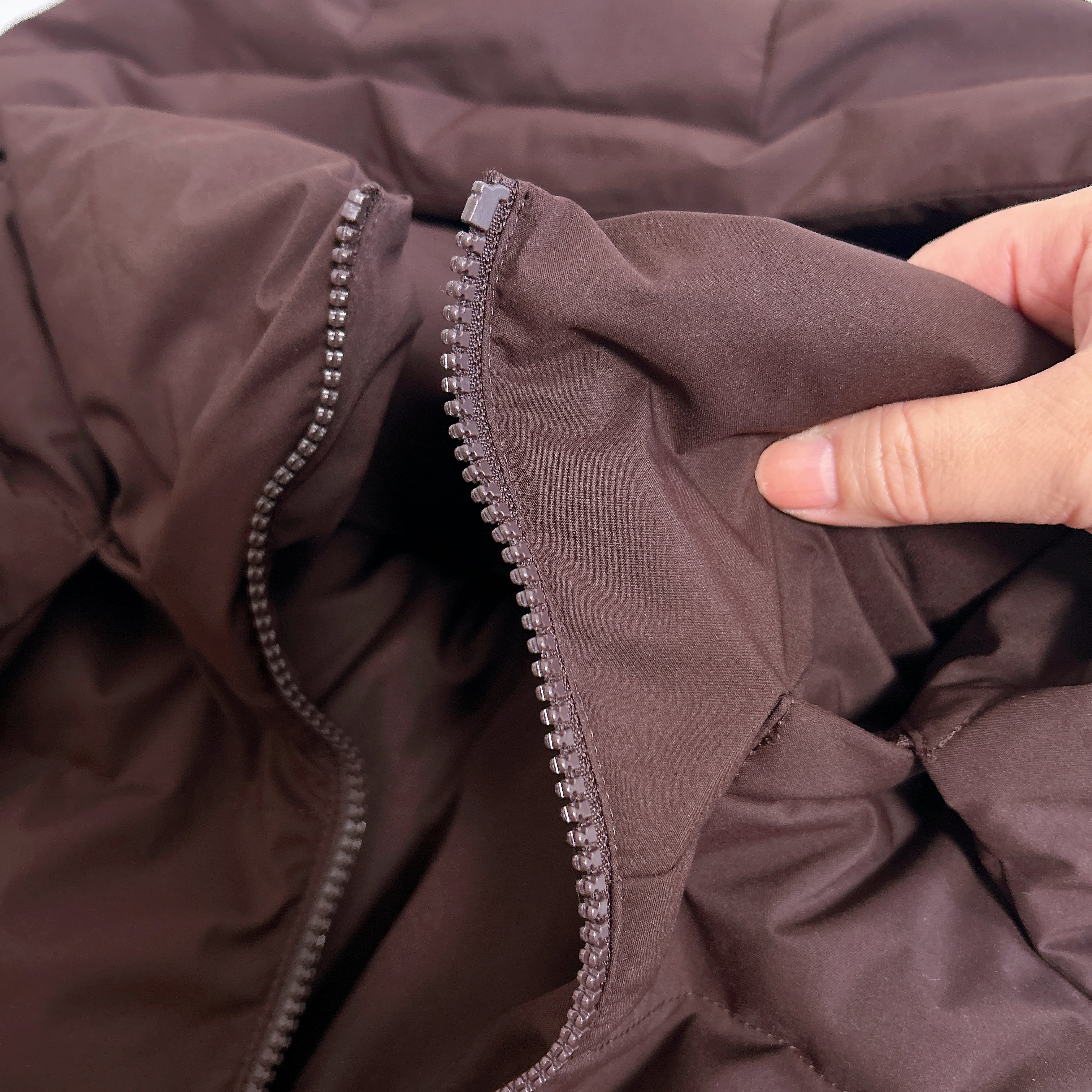 【GU感謝祭】「北海道の冬も大丈夫そう」シルエットが可愛い“ぽかぽかアウター”1000円オフはうれしい!「ダウンなのにスッキリ見える」「形が崩れずキレイに着られています」