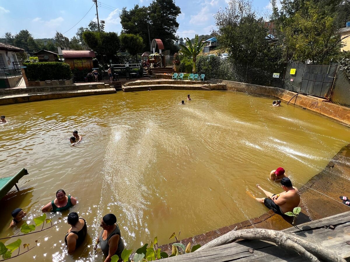 知られざる山奥の秘湯に一緒に入ろう！コロンビアで超豪快な「最も高熱な滝湯」につかる