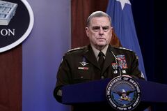 バイデン氏、米軍トップに「絶大な信頼」　中国巡る報道で
