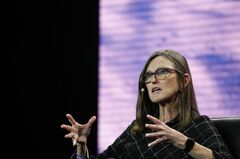 ウッド氏の旗艦ETF、下げ止まらずも資金流入