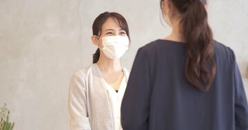 『世界一受けたい授業』で話題沸騰!マスクをしたままの挨拶はマナー違反?