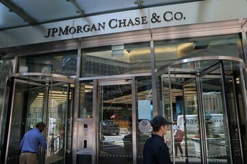 JPモルガンのファースト銀買収、狙いは富裕顧客