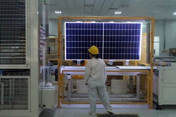 太陽光パネル不足が深刻、米のウイグル法が背景