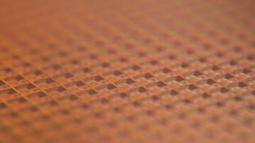 半導体不足で価格転嫁、スマホにも迫る値上げの波