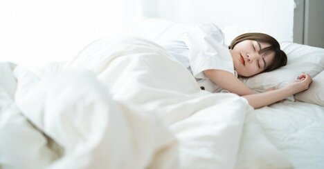 「疲れてベッドの上から動けない」→休日を無駄にしない人が平日にやっている習慣・ベスト1