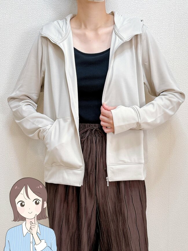 「毎日着用してます」「色違いも欲しい」無印良品の“UV対策パーカー”手の甲や首元まで守ってくれて天才すぎる!「くしゃくしゃにしてもシワにならない」