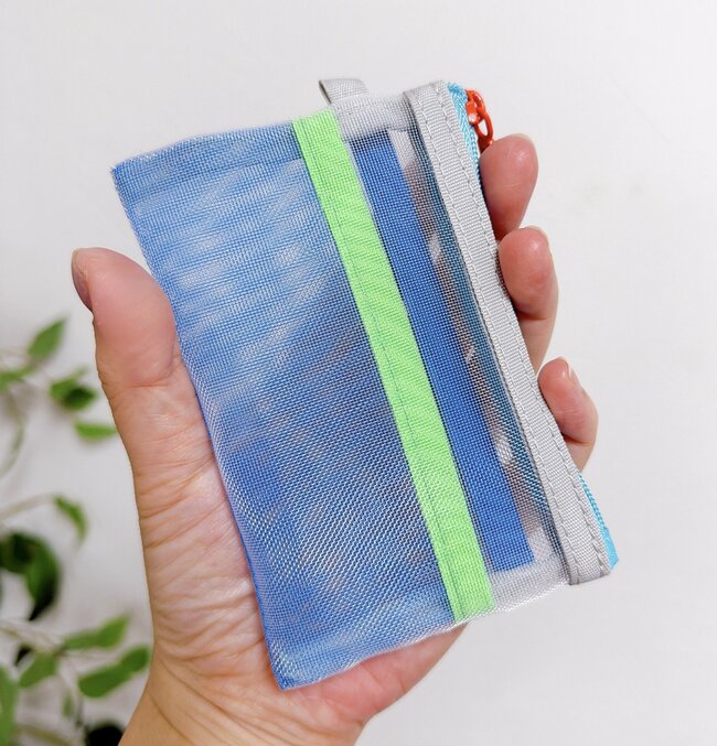 ミニ財布にちょうどいい…！ファミマの“天才ポーチ”カードや常備薬がすっぽり入った！「えっ、超かわいい」「何個でも買ってまう」「絶対に使いやすい！」