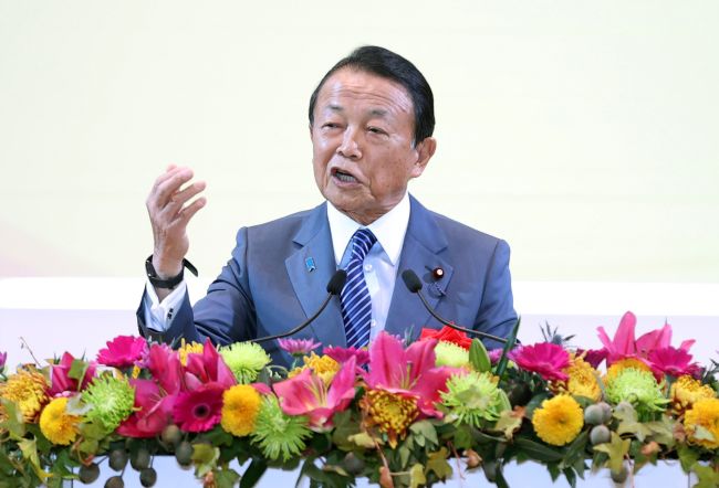 「即刻退場レベルの失言」を続ける麻生太郎氏の時代感覚は、アップデートできるのか