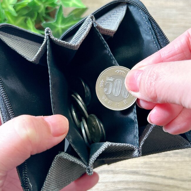 ガバッと開いて使いやすい！ワークマンの「コンパクトな財布」お会計がスムーズになった！