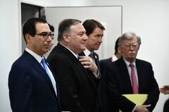 日本政府がポンペオ氏に贈った高級ウイスキー、行方不明に