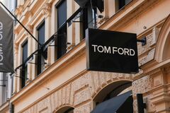 エスティローダー、トム・フォード買収へ　28億ドル