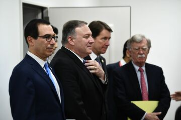 日本政府がポンペオ氏に贈った高級ウイスキー、行方不明に