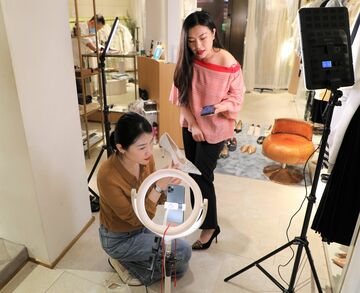 ライブ動画、コロナで中国小売業の「命綱」に