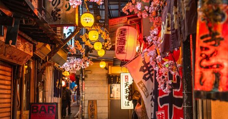 終戦わずか5日後の焼け野原で「巨大ヤミ市」を作り上げた男の正体