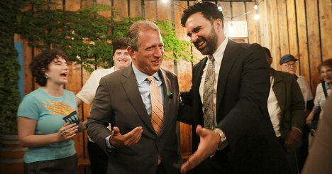 マムダニNY市長の影響力拡大、民主党の分断深める