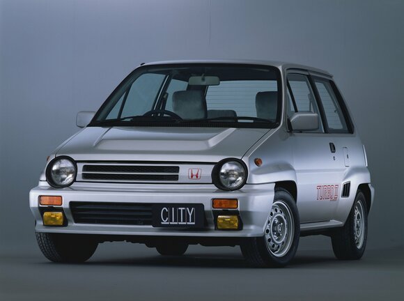 ホンダの小型EV「スーパーワン」はなぜ売れた？40年前の名車「シティターボII」のDNAを継ぐ強烈な加速感