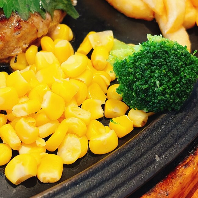 こりゃ通い詰めたくなるわ!ロイヤルホストの“平日限定ランチ”お肉がジューシーでご飯がグングン進みます!《実食レビュー》