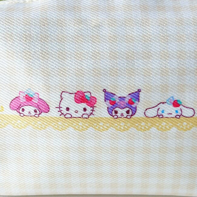 とんでもなく可愛い…！コージーコーナー×サンリオの「コラボポーチ」お菓子がぎゅうぎゅうに詰まって、コスパ良すぎるよ！