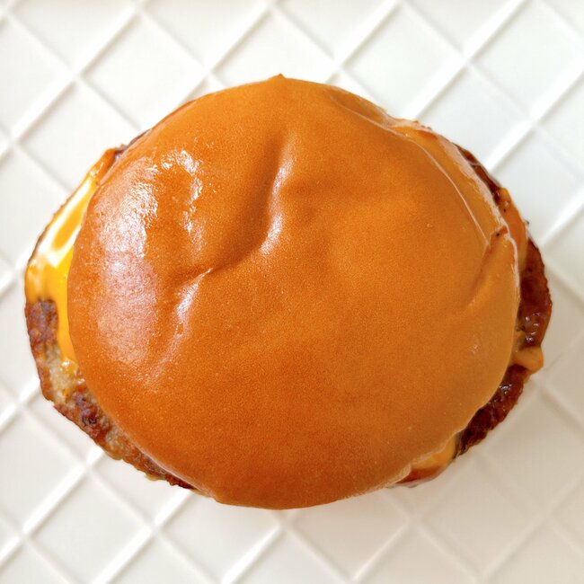 「激ウマでびびった」モスバーガーの“衝撃すぎるランチセット”お肉がはみ出てるんだけど…！「なんコレ～美味しすぎぃ～」「これでもか、というくらいチーズのってて美味」