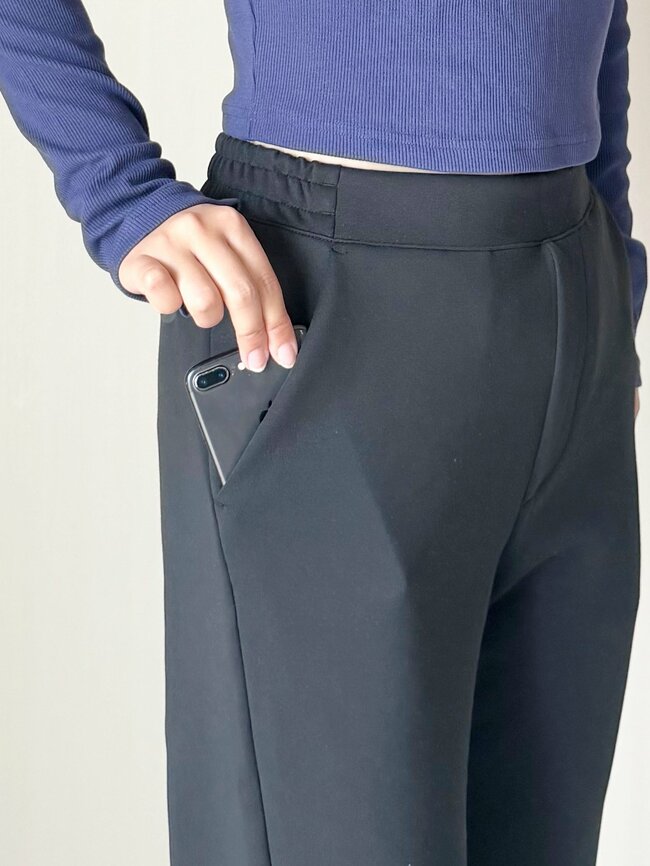 「有名スポーツメーカーのものと見劣りしない」ユニクロの“もちもちスウェット”あまりの気持ちよさに即買いした！「軽くてはき心地が非常に良い」「ここからの季節にヘビロテ」