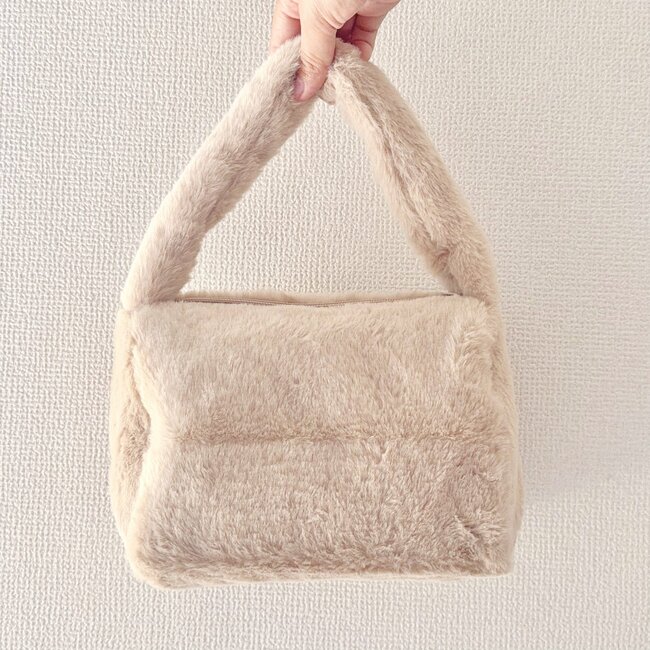 ダイソーで買ったと思えない…330円の「めちゃかわトートバッグ」ころんとしたフォルムがたまらない!《購入レビュー》