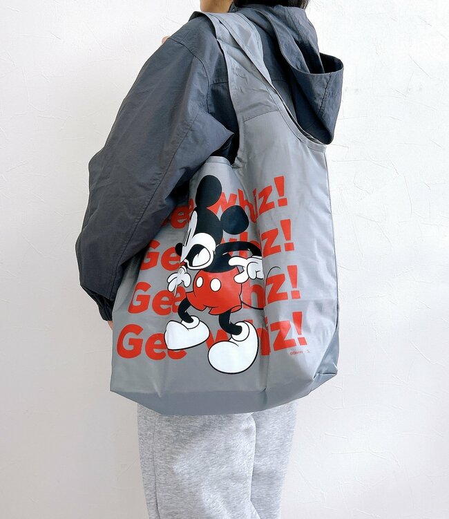 レトロなミッキーが大人かわいい！ダイソー姉妹店×ディズニーの“550円保冷エコバッグ”2Lペットボトルが6本入るくらい大容量！