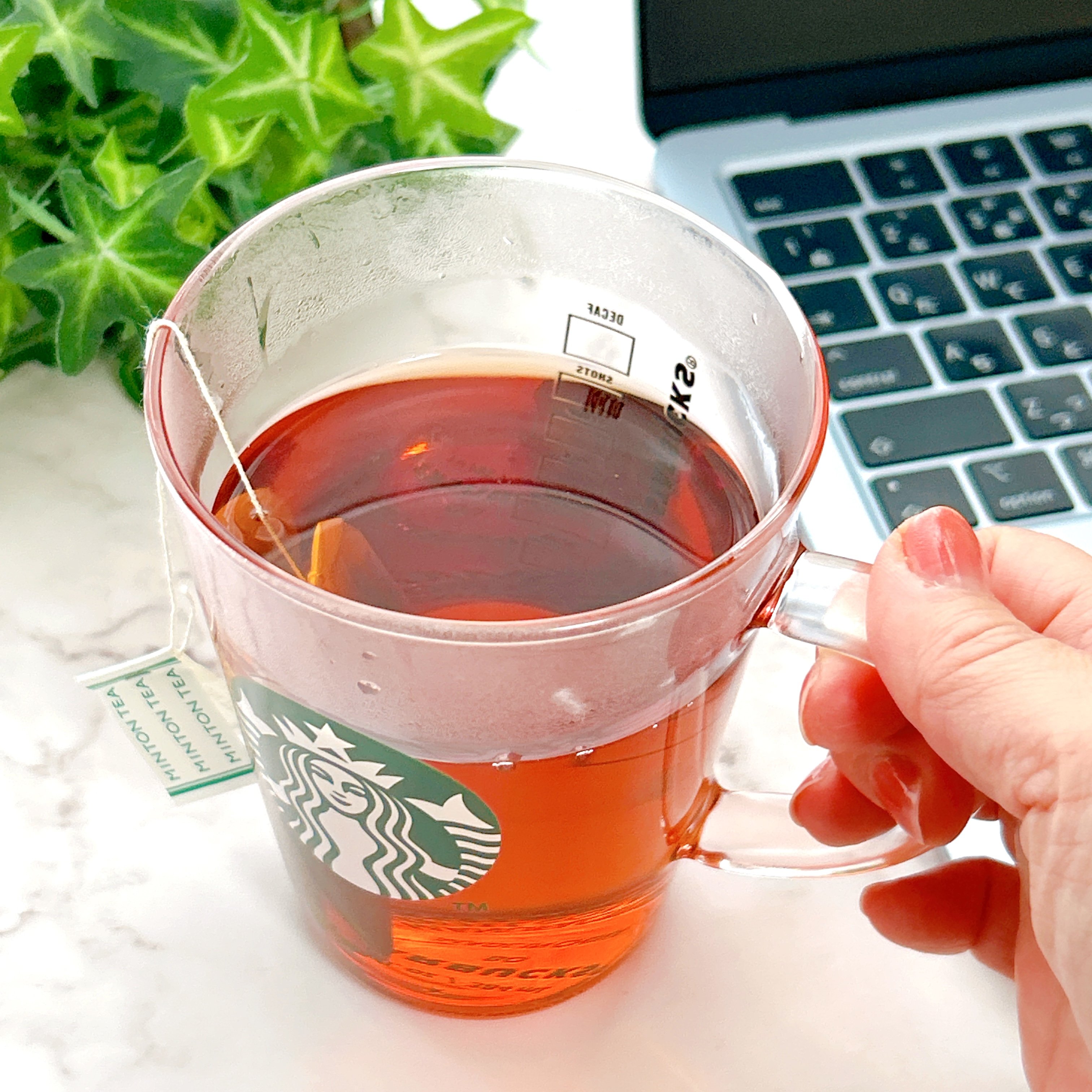 「一目見て気に入りました」スタバの“お店のカップみたいなグラス”ほんのりピンクで可愛すぎる!「ほんとにいいです」「軽くて持ちやすい」