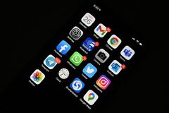 ワッツアップ、児童虐待画像の検知巡りアップルに追随せず