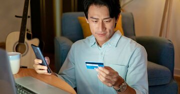 【お金の管理】ズボラな人は「クレカと現金どっちも使う」、慎重すぎる人は「クレカを避ける」。では、本当に賢い人は？