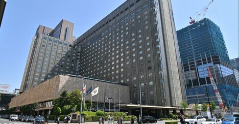 帝国ホテル「不適切アート」炎上のお粗末すぎる危機管理…被害者ムーブの前に「紙クズ」広告を思い出せ