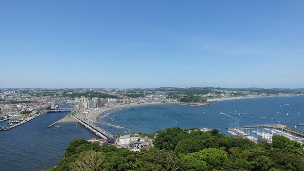 江ノ電沿線を「江の島シーキャンドル」から眺める